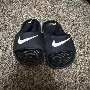 Toddler Nike black slides with white swoosh with elastic strap size US 5C